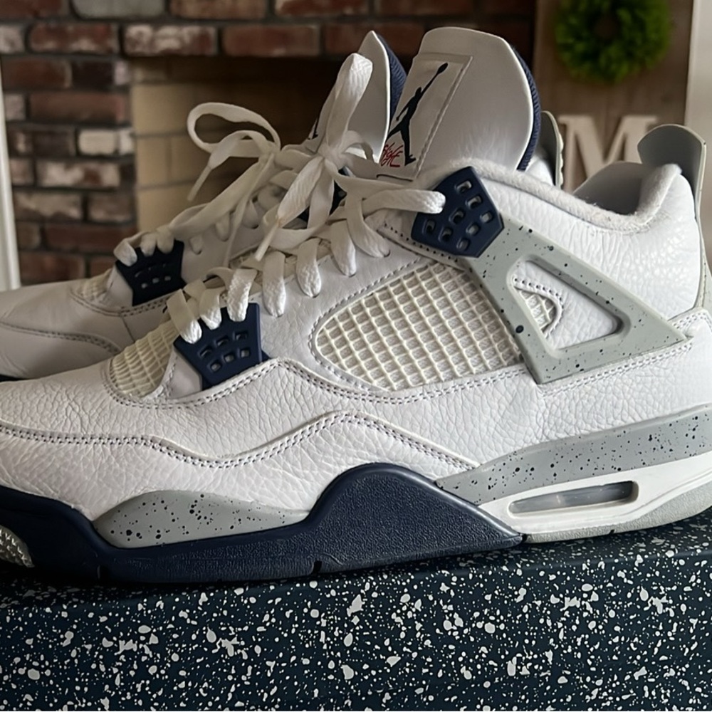 Air Jordan 4 Retro // Size  13